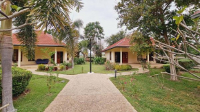 Room in Bungalow - Schones Bungalow mit gemeinschaftichem Ausenpool und 2km vom Sandstrand enfernt